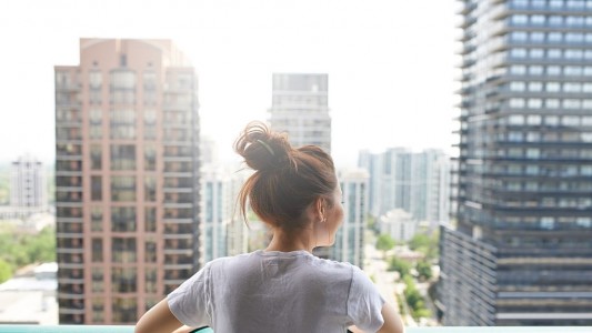 Nên thuê căn hộ chung cư hay nhà mặt đất để ở