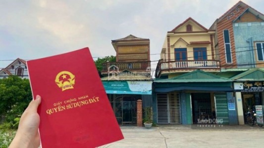 Tặng đất cho con khi chưa có sổ đỏ có được miễn lệ phí trước bạ