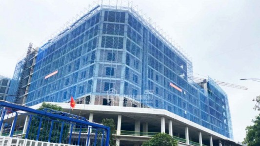 Hàng dài người dân xếp hàng nộp hồ sơ mua nhà ở xã hội tại Đông Anh, Hà Nội