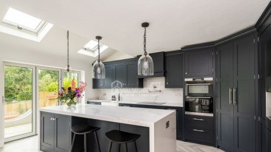 Thiết kế bếp hiện đại: 5 layout phổ biến và mẹo tối ưu công năng