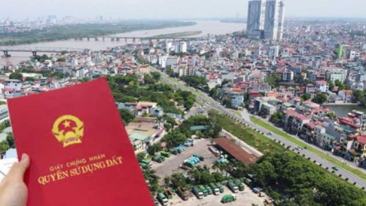 Bao nhiêu tuổi được đứng tên sổ đỏ theo quy định hiện nay?