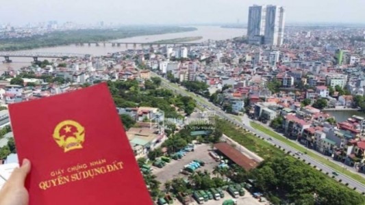 Bao nhiêu tuổi được đứng tên sổ đỏ theo quy định hiện nay?