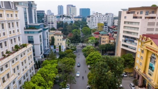 Cha mẹ mất, ba chị em tranh chấp căn nhà mặt phố hàng chục tỷ tại Hà Nội