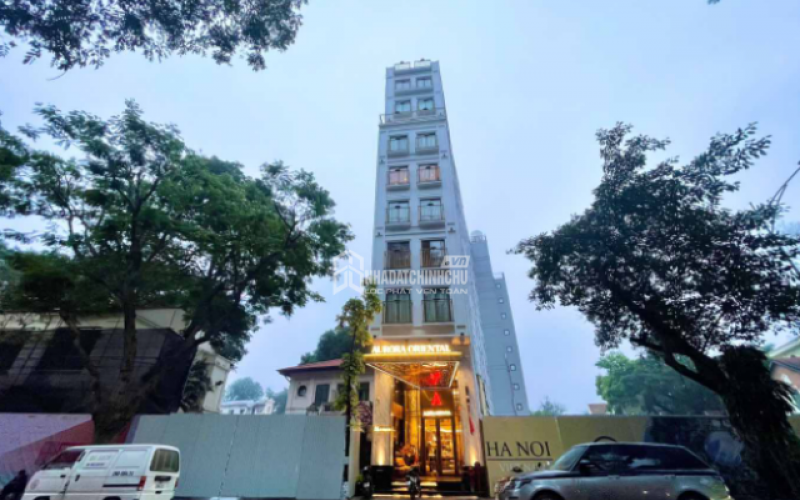 Khách sạn 9 tầng cạnh hồ Hoàn Kiếm chưa tháo dỡ, dự án quảng trường vẫn dang dở