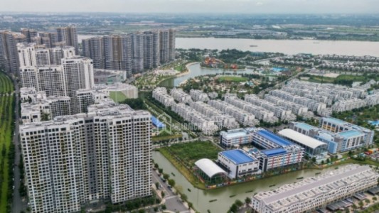 Nhiều dự án bất động sản lùi lịch mở bán đến cuối năm