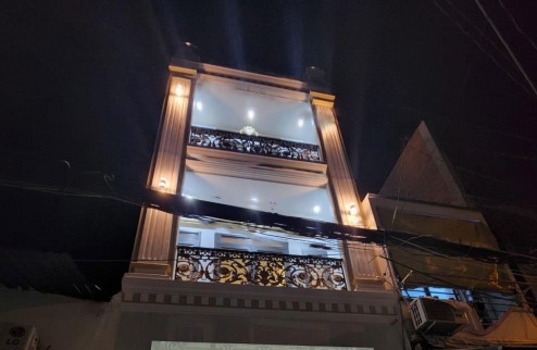 NHÀ ĐẸP NỞ HẬU GIÁP KHU CHỢ LỚN