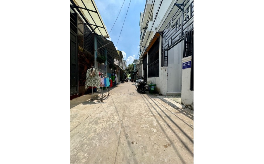 CỰC HIẾM. NHỈNH 3 TỶ CÓ NGAY NHÀ 2 TẦNG, HẺM XE HƠI, QUẬN 12
