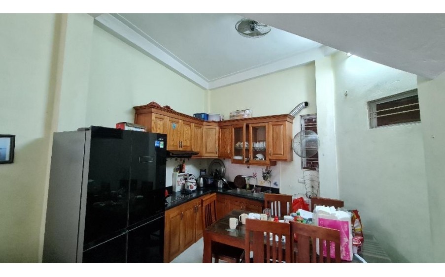 Bán nhà Lô góc Phố Bồ Đề , Dt 32m2 , 5 tầng , giá chào 6.2 tỷ . Ngõ to Ô tô vào nhà