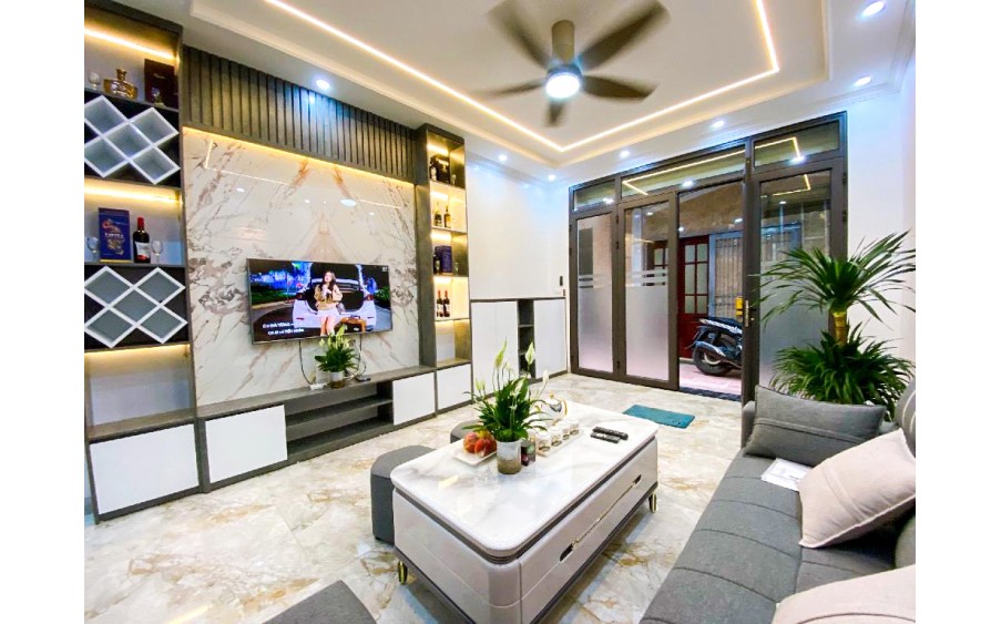 Bán Nhà Siêu Phẩm Tây Hồ - Nhà Đẹp Như Khách Sạn- Full Nội Thất - Dọn về ở Ngay Nhỉnh 7 Tỷ.