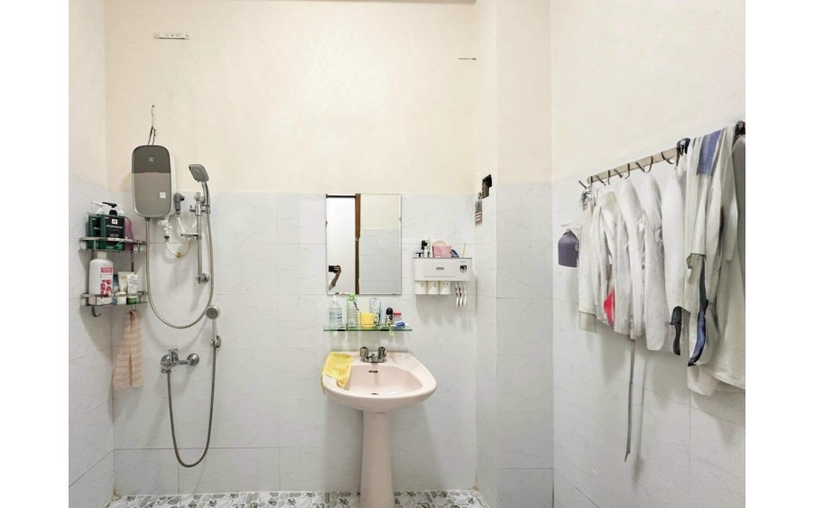MẶT TIỀN KINH DOANH ĐỈNH – NGUYỄN TRỌNG TUYỂN, P15, PHÚ NHUẬN – 75m2 – 4 Tầng BTCT – CHỈ 2x TỶ