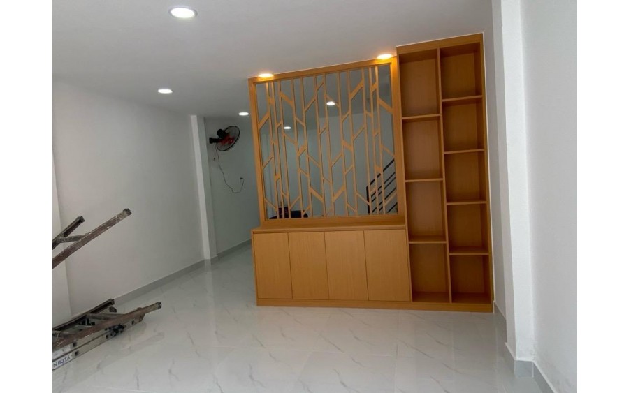 Siêu phẩm nhà đẹp gần Lê Văn Quới, Bình Tân, 32.5m2, 2tầng, HXH, ngang 4 đẹp, nhỉnh 2tỷ