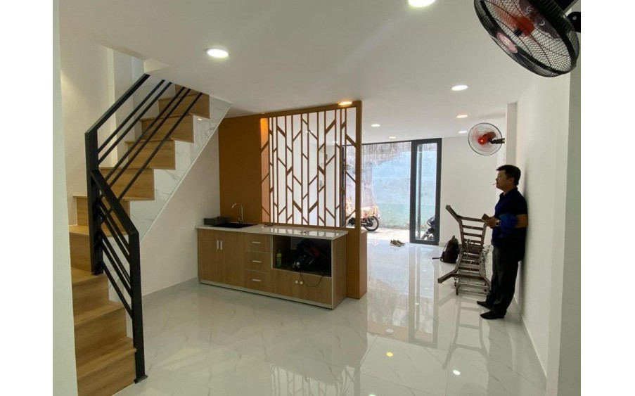 Siêu phẩm nhà đẹp gần Lê Văn Quới, Bình Tân, 32.5m2, 2tầng, HXH, ngang 4 đẹp, nhỉnh 2tỷ