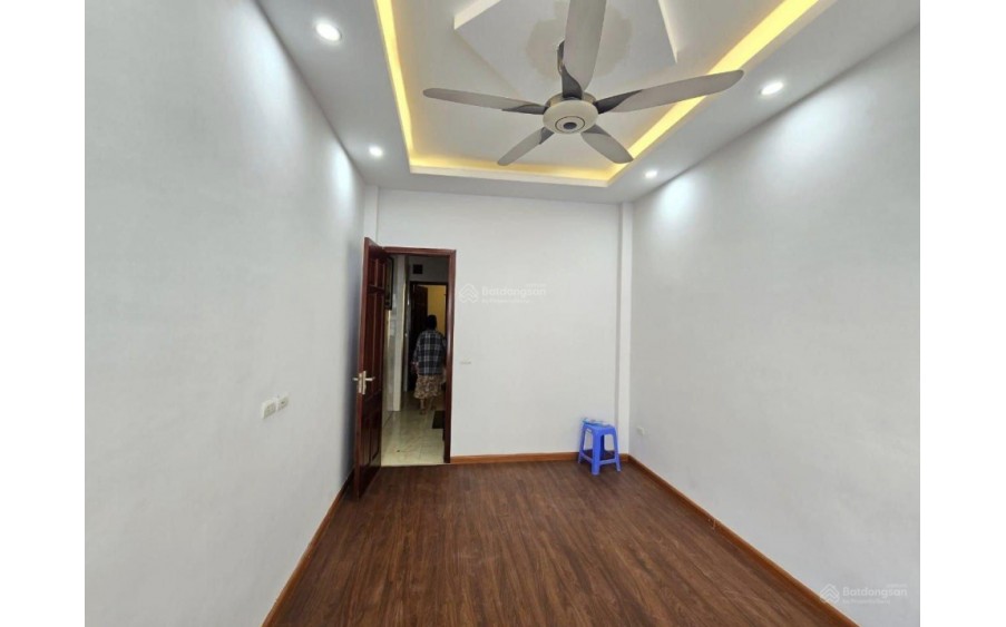 Rẻ bất ngờ! Phân lô Tân Mai, ô tô tránh, gần phố, nhà đẹp tặng nội thất 41m2*5T