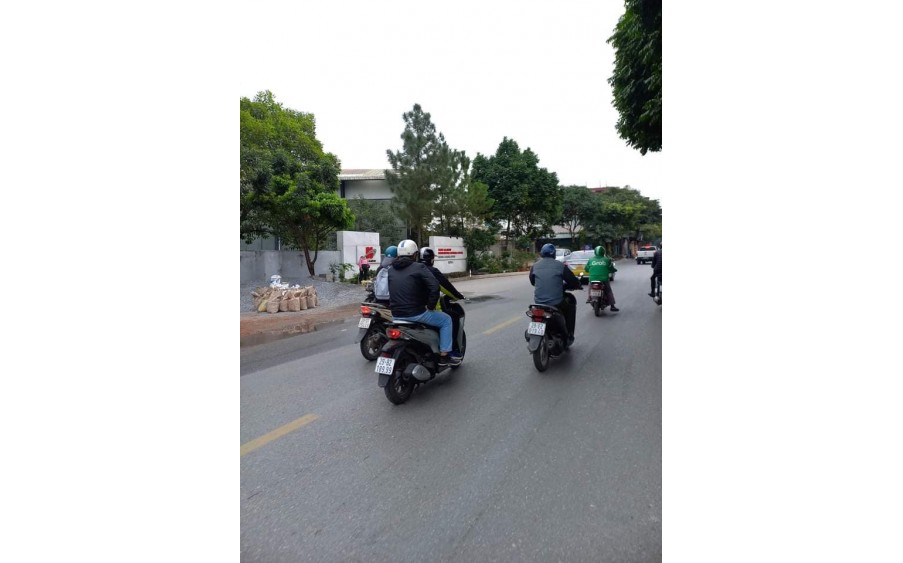 Bán nhà LÔ GÓC - Kinh Doanh sầm uất  96M  14.2Tỷ  mặt phố Nguyễn Hoàng Tôn
