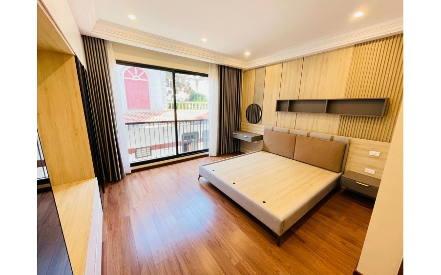 Bán nhà Bát Khối 40m2 * 5 tầng * 4,95 tỷ. full nội thất, ô tô lùi cửa.