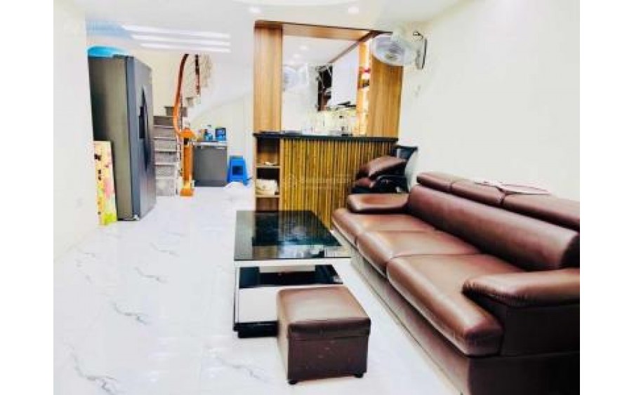 Bán gấp nhà Nguyễn Trãi, nội thất đẹp như hoa hậu, 5 tầng, chỉ việc xách vali đến ở, nhỉnh 4 tỷ