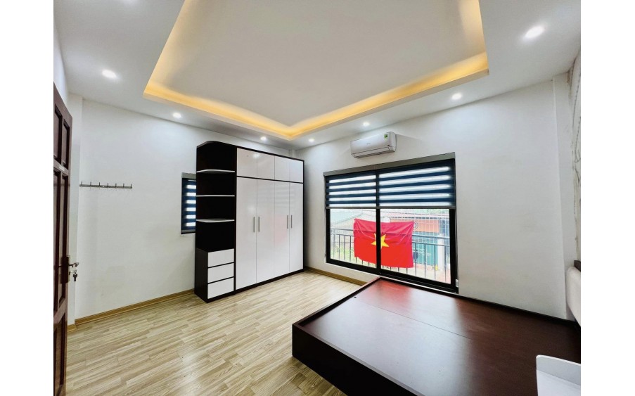 LONG BIÊN QUẬN TIỆN ÍCH NGẬP TRÀN - Ô TÔ TRONG NHÀ - FULL NỘI THẤT - HƠN 3 TỶ 5 TẦNG Ở LUÔN KHÔNG PHẢI NGHĨ