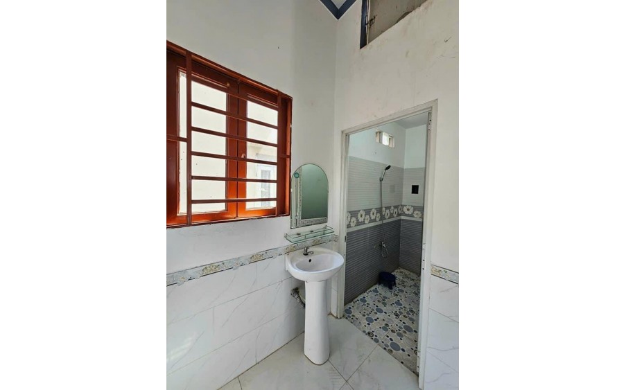 Nhà Nguyễn Đình Chính 4 tầng, 4,2m x 9m, 7 tỏi.  oto đậu cửa
