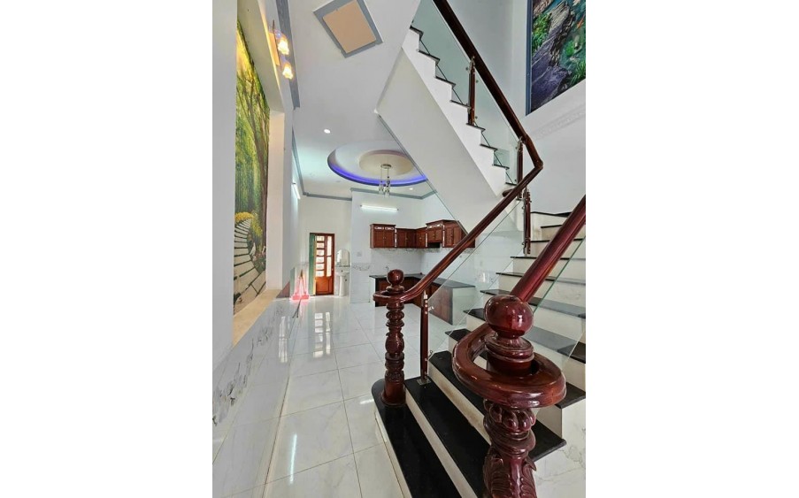 Nhà Nguyễn Đình Chính 4 tầng, 4,2m x 9m, 7 tỏi.  oto đậu cửa