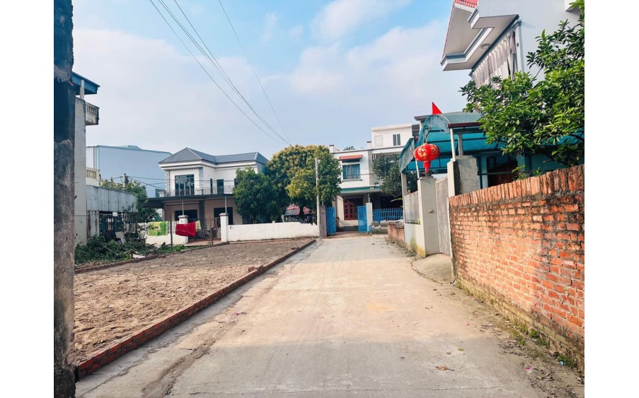 mảnh đất siêu phẩm nguyên khê, đông anh , Hà nội . Giá hơn 2 tỷ ,ô tô chạy vòng quanh, ngõ thông