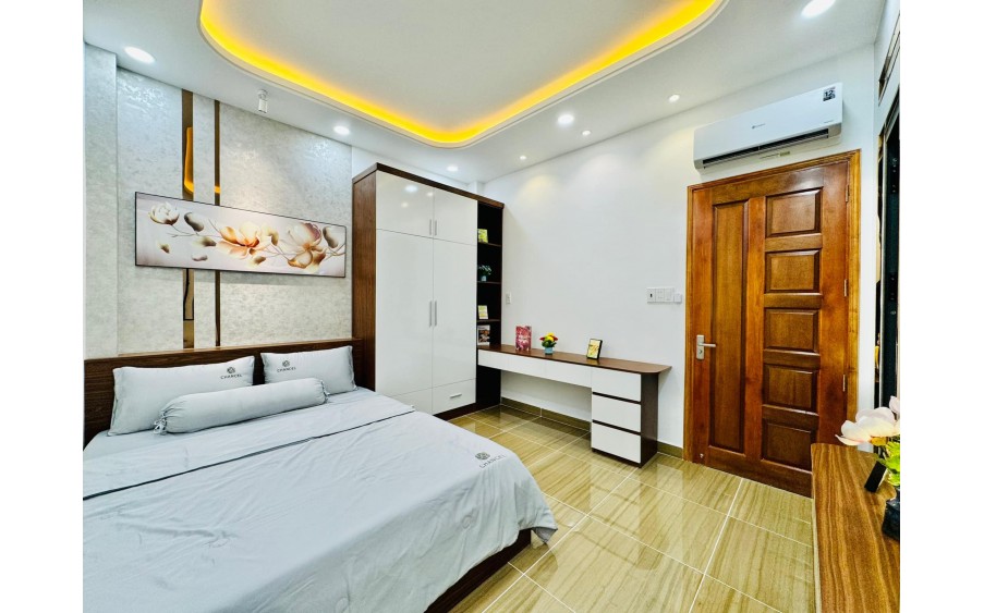 Siêu phẩm nhà phố ngang 5m HXH 1 trục, cách MT ĐS 1 tầm 15m, P11, GV