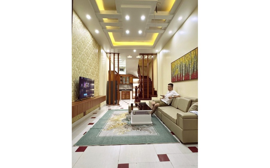 Bán nhà phố Nguyễn Khang 15m ra ô tô