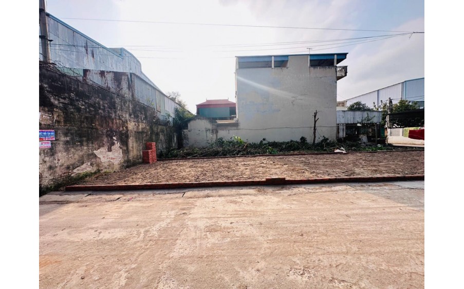 mảnh đất siêu phẩm nguyên khê, đông anh , Hà nội . Giá hơn 2 tỷ ,ô tô chạy vòng quanh, ngõ thông