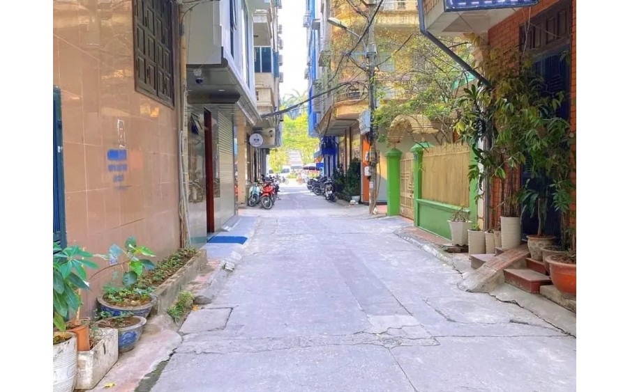 Bán nhà Hoàng Quốc Việt,cạnh  Học Viện Chính Trị,oto quanh nhà,kinh doanh,50m2, 4T, MT4,4m, giá nhỉnh 13 tỷ