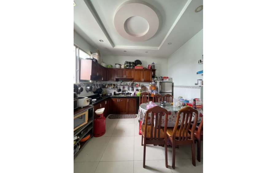 Bán nhà mặt tiền khu Vip Võ Công Tồn, Tân Phú, DT 8m x 12.5m, có dòng tiền cho thuê 40 triệu/ tháng, giá bán chỉ 22 tỷ TL