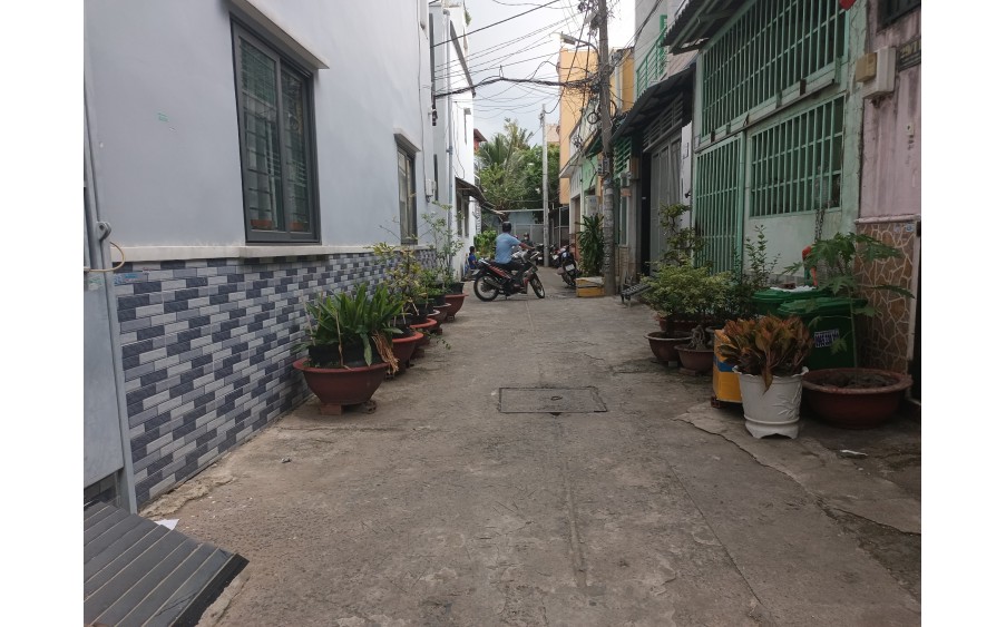 Nhà ngay Trường Bình Trị - Ngã Tư 4 Xã - 60m2 - HXH - NGANG HƠN 4M - 3 tầng - 5 ĐỒNG HƠN