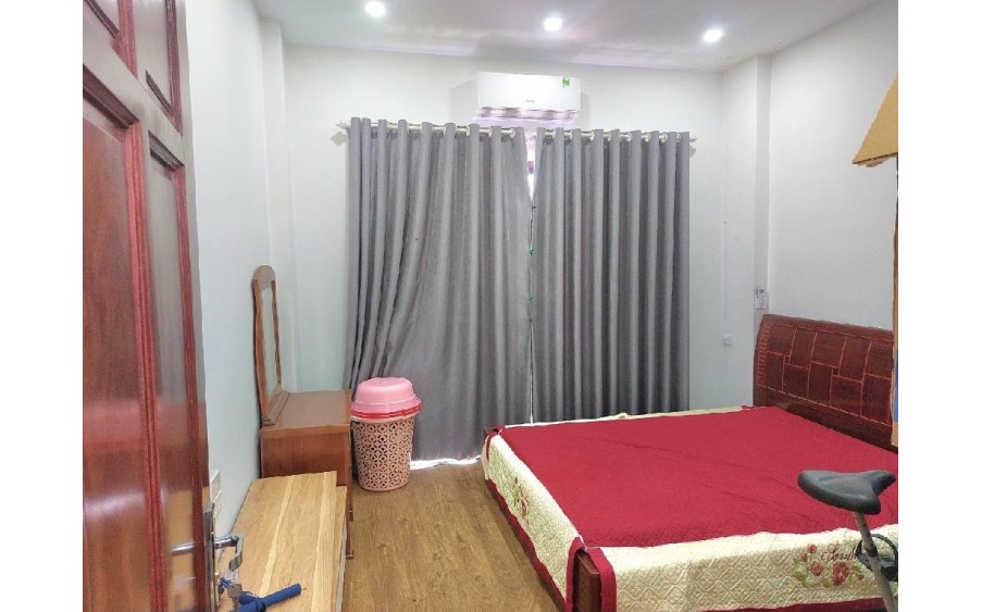 Nhỉnh 4 tỷ ,NHà Lô góc 4 tầng , dân xây đẹp miễn bàn