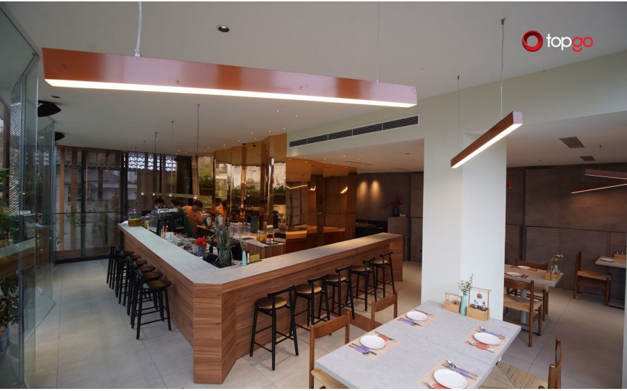 Nhà 8T x 115m2, MT 9,4m, Thang máy, đối diện Lotte. Mặt phố Lạc Long Quân Tây Hồ. Giá bán 76 tỷ.