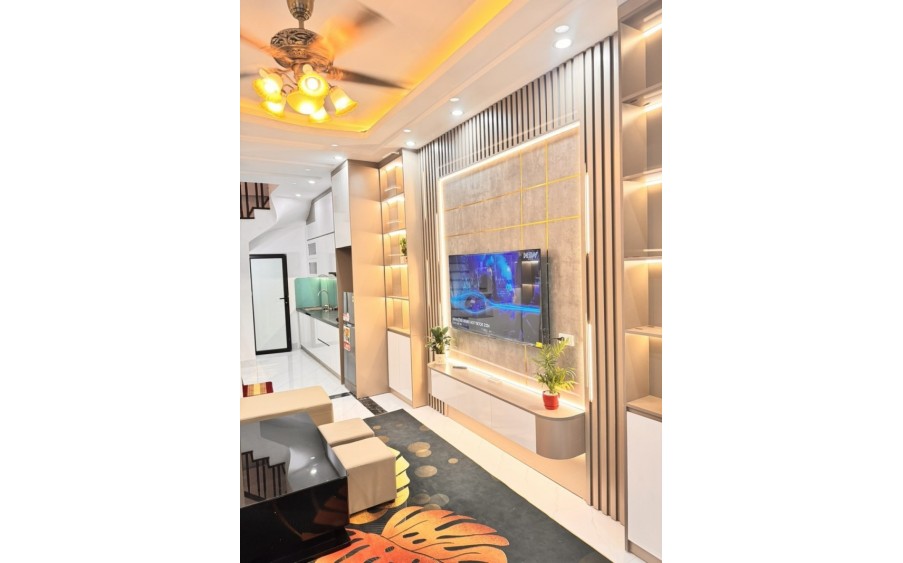 Nhà đẹp ở ngay CẦU GIẤY - LÔ GÓC - 2 THOÁNG - SỔ A4 - THOÁNG SÁNG- Nhỉnh 6 TỶ