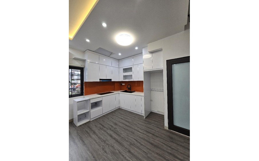 Bán nhà đẹp Trương Định, lô góc, view hồ, mới keeng, 30m2x5T, 4.5 tỷ