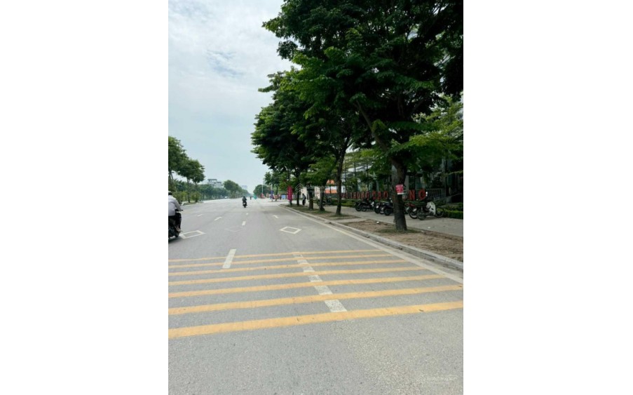 Bán Đất Mặt Phố Ngã Tư Trịnh Văn Bô - Xuân Phương - DT 120m - Mặt tiền 7m