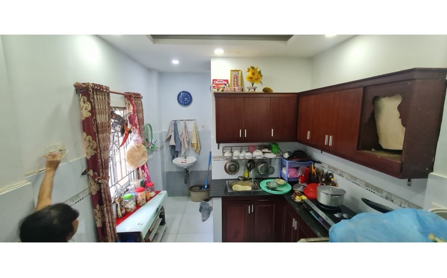 Bán nhà 8tỷ7. Hoàng Diệu 2.  80m2, 5 tầng,  4.8mx17m. Linh Trung Thủ Đức