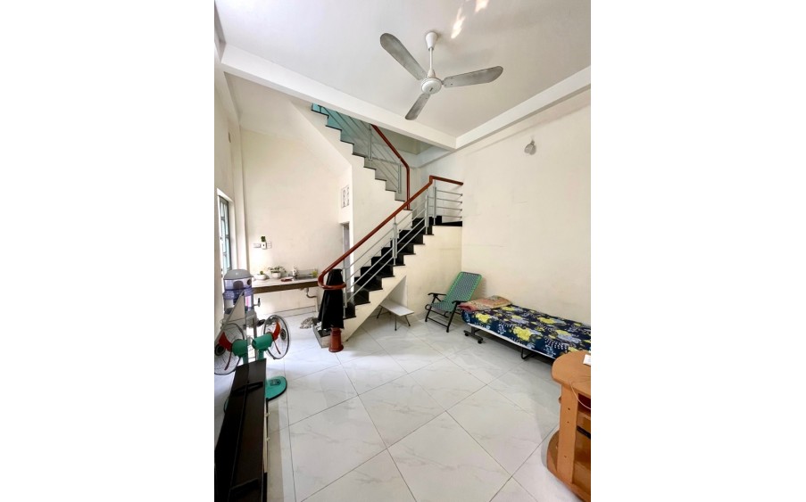 Bán nhà gần ngã tư TL10 QL1A, Bình Tân, 30m2, 3tầng,  giá 1.3 tỷ