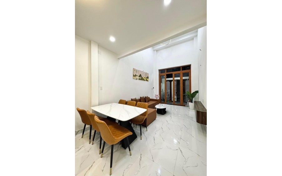HẺM Ô TÔ ĐƯỜNG PHAN VĂN TRỊ. P11. BÌNH THẠNH- NHÀ MỚI ĐẸP - SỔ NỞ HẬU - TẶNG HẾT NỘI THẤT DT 60M2 GIÁ 5 TỶ 400 TL.