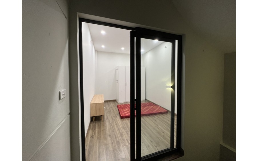 Cho thuê nhà 4 ngủ siêu đẹp tại Thịnh Quang, Đống Đa. 12tr