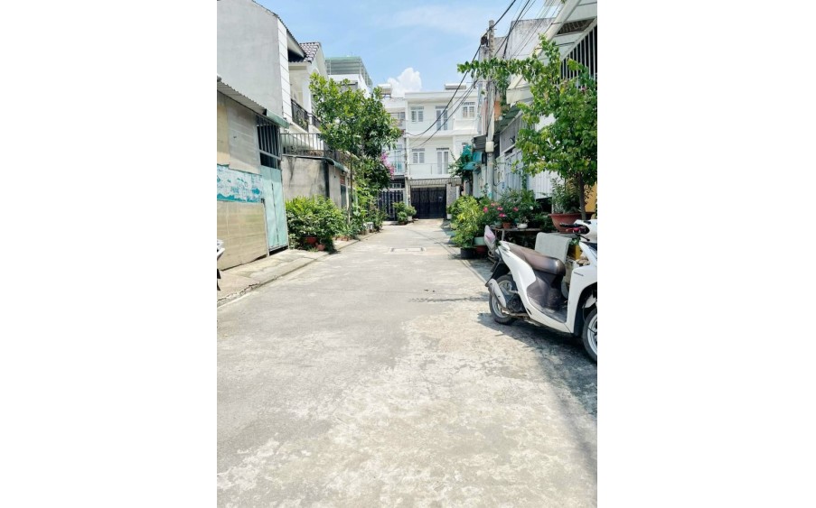 Bán nhà Tại Phú Hữu Quận 9 55m2  5.5 tỷ