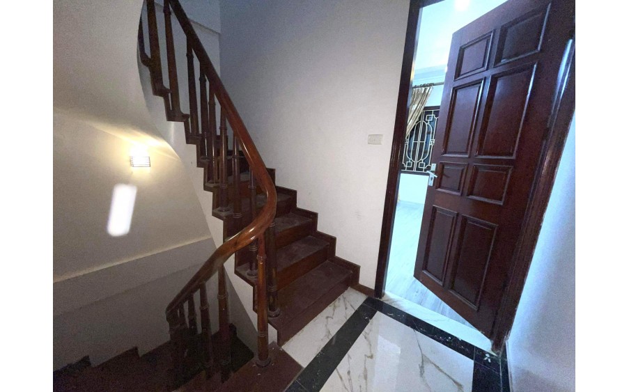 Nguyên căn mới hoàn thiện, mình chính chủ cho thuê nhà, Khu Trúc Bạch, 93m2* 4T- 25 Tr, VP, KD