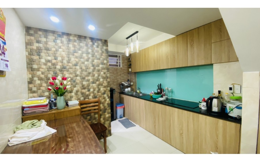 Nhà 4 tầng hẻm thông, cách mặt tiền Đặng Văn Ngữ 20m, Phường 14,Phú Nhuận