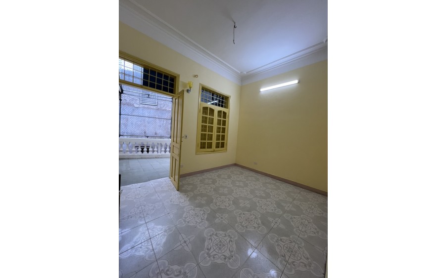 MỜI THUÊ NHÀ NGUYÊN CĂN NGÕ 678 ĐÊ LA THÀNH - 50M x 3 TẦNG - NHÀ MỚI - THOÁNG SÁNG