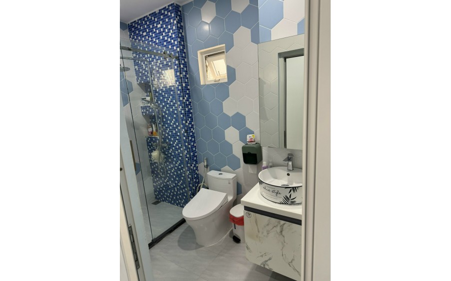 Bán nhà ngang 5,3 m - căn góc 3 mặt tiền hẻm xe hơi đường Vĩnh Viễn  quận 10  giá 14 tỷ - DT 70 m2
