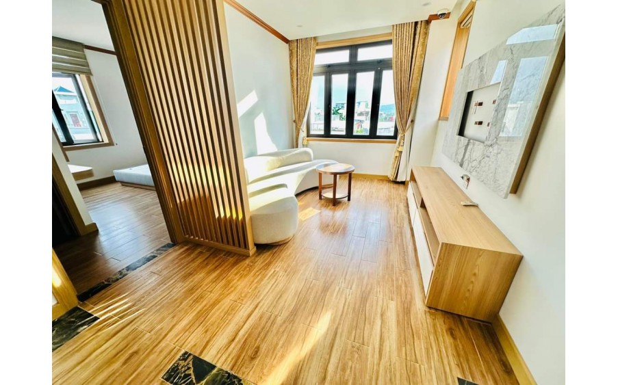 Cho thu.ê biệt thự sân vườn 4 tầng 30/4 14 phòng , 12WC kín , sân thượng , tầng hầm , có kho 60m2 ( ngang 15m , có thang máy )