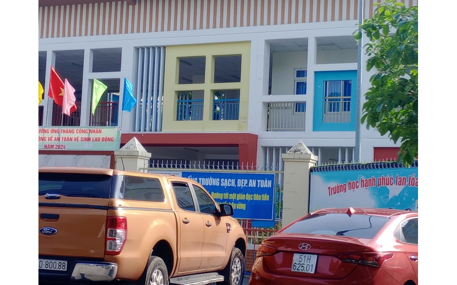 Ngộp Gấp Bán,C4,50m ra mặt tiền,97m2 Giá 3Tỉ