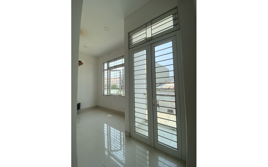 ♣ Nhà sát MT CMT8 Ông Ích Đường, 98m2, 2 tầng ở ngay, hơn 3 tỷ