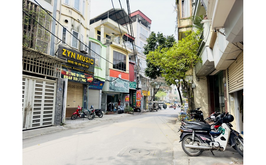 Nhỉnh 5 tỷ ô tô đỗ cửa  phố Nguyễn Trãi Thanh Xuân 40m 4 tầng nhà đẹp ở luôn lh 0817606560