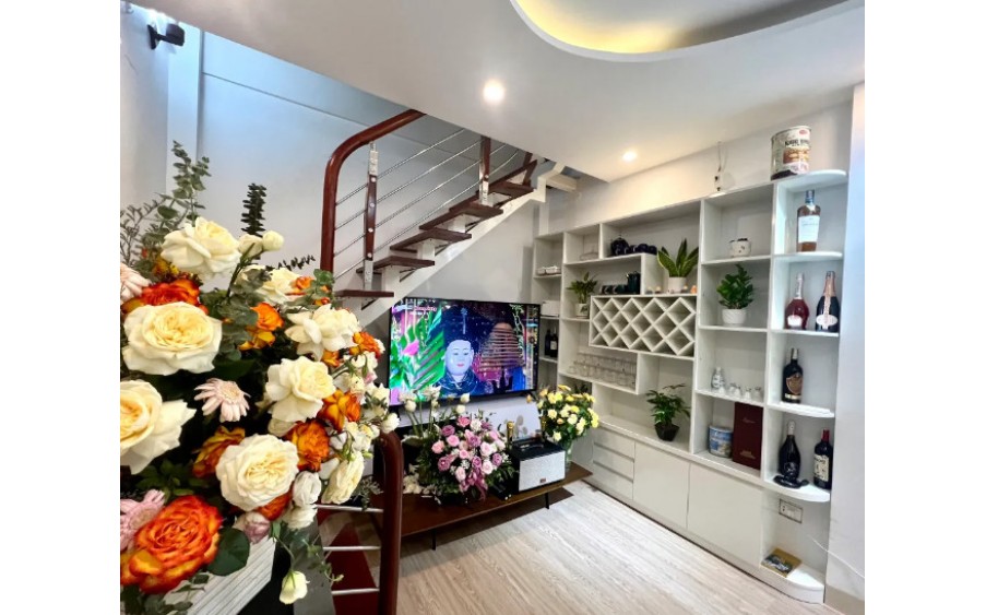 Cực hiếm!!! nhà phố cổ Hòa Mã 30m chỉ 6.9 tỷ. Chỉ việc xách vali đến ở.