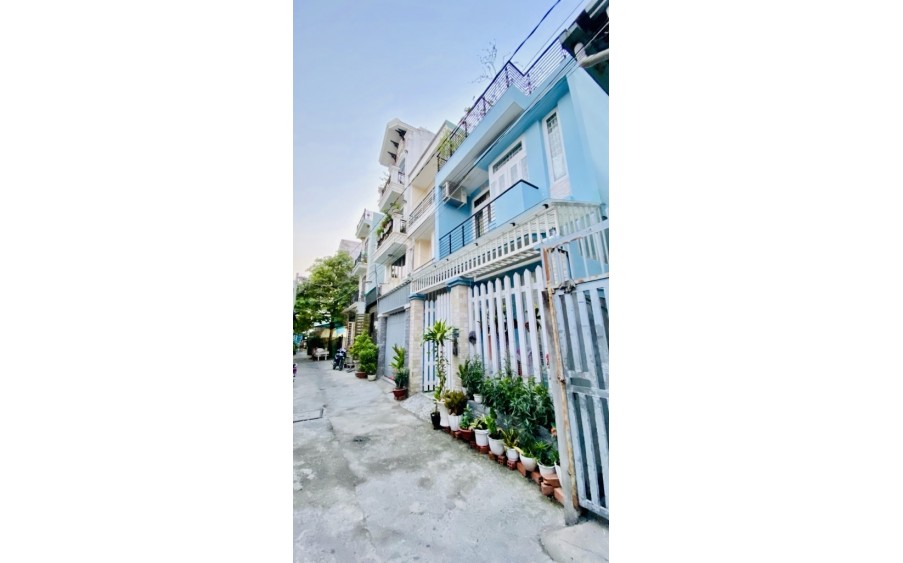 TRUNG TÂM TÂN PHÚ - PHƯỜNG VIP TÂN SƠN NHÌ - HẺM XE HƠI NGỦ NHÀ - 32M 2 TẦNG 3.X TỶ TL